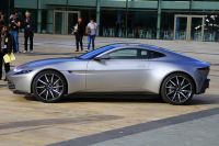 Vydražte si bondův Aston Martin DB10