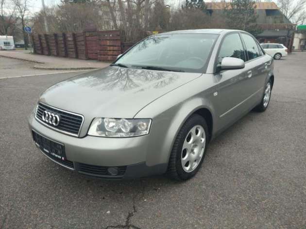 Audi A4 2.4 i  125 Kw