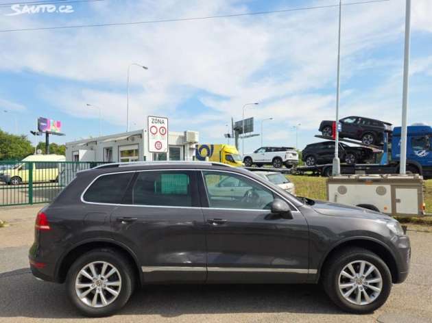 Volkswagen Touareg 3,0TDi lze i na splátky všem!