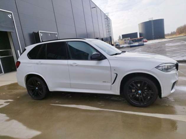BMW X5 4.0D,M-PACKETvolat 608 081 843
