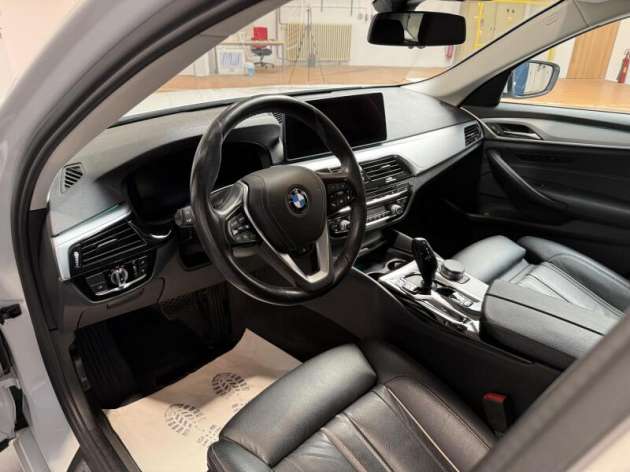 BMW Řada 5 3.0 530d xDrive AT Touring