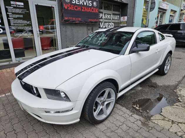 Ford Mustang V6 Coupe