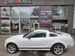 Ford Mustang V6 Coupe