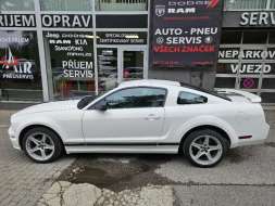 Ford Mustang V6 Coupe