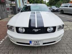 Ford Mustang V6 Coupe