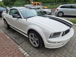 Ford Mustang V6 Coupe