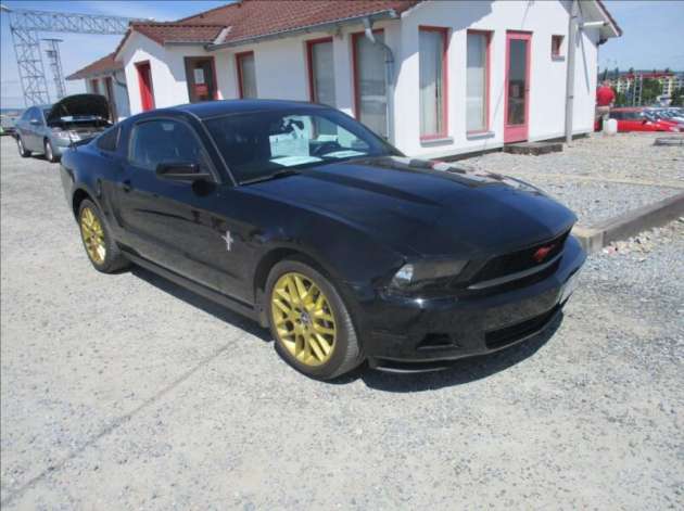 Ford Mustang 3,7 L V6, 224kW, klima, kůže,