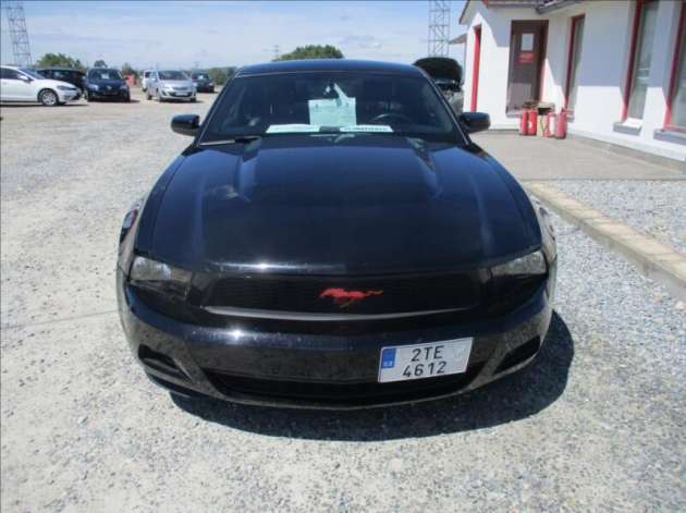 Ford Mustang 3,7 L V6, 224kW, klima, kůže,