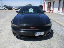 Ford Mustang 3,7 L V6, 224kW, klima, kůže,
