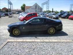 Ford Mustang 3,7 L V6, 224kW, klima, kůže,