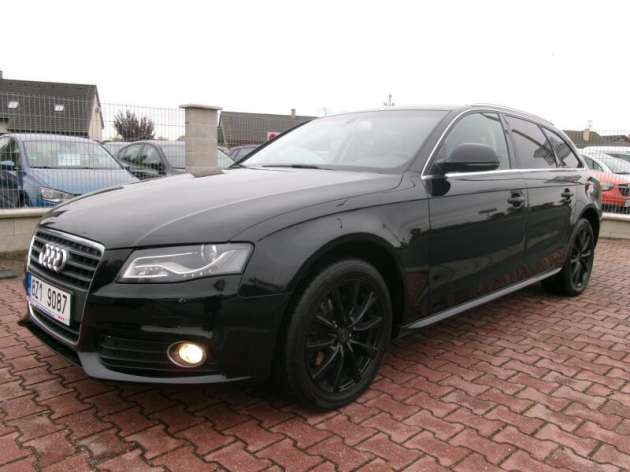 Audi A4 2,0TDI AC TEMP VÝHŘEV ALU