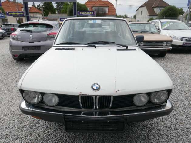 BMW Řada 5 518 E28 5-Rychlostní 122 PS