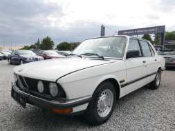 BMW Řada 5 518 E28 5-Rychlostní 122 PS