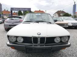 BMW Řada 5 518 E28 5-Rychlostní 122 PS