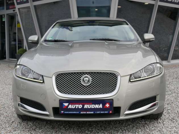 Jaguar XF 3,0 V6 AWD Automat REZERVACE
