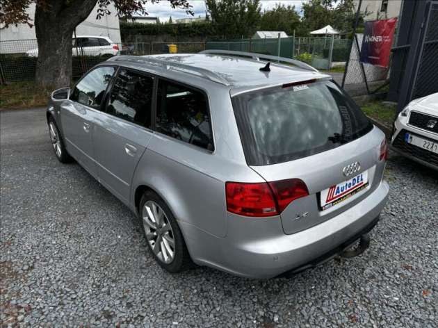Audi A4 2,0 TDi Automat  NováSTK,Tažné