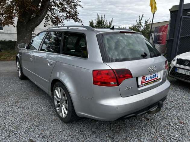 Audi A4 2,0 TDi Automat  NováSTK,Tažné