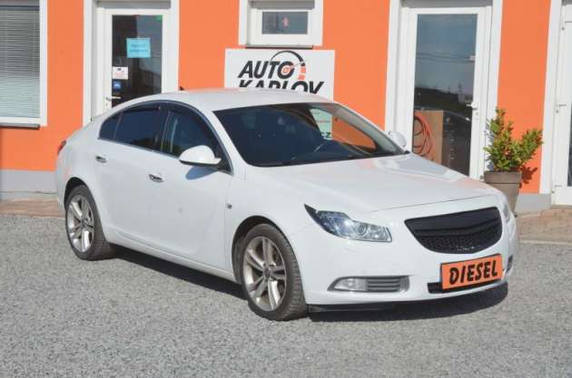 Opel Insignia 2.0 CDTi 118kW / ČR / XENON