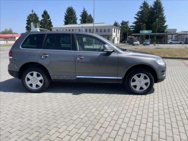 Volkswagen Touareg 3,0 TDi 165kw Tiptronic bez ko