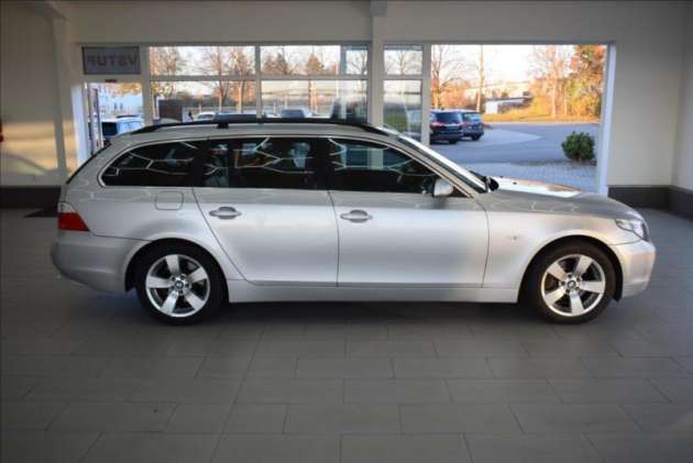 BMW Řada 5 3,0 530XD, xen,navi,servis,