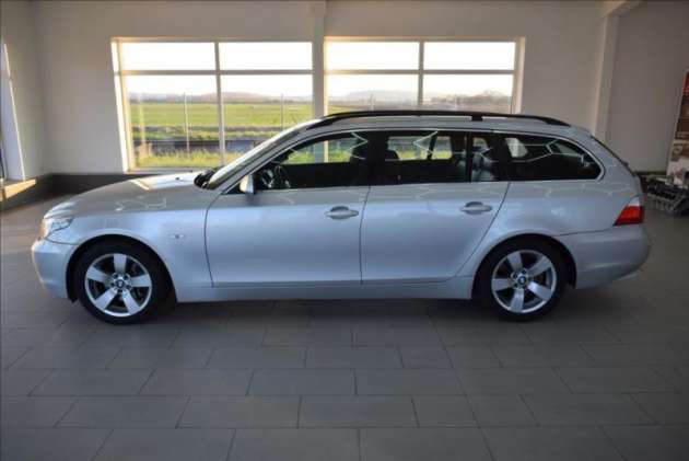 BMW Řada 5 3,0 530XD, xen,navi,servis,