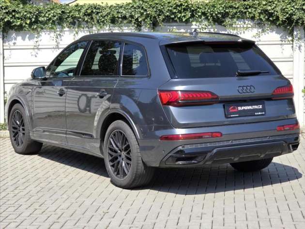 Audi Q7 3,0 50TDi S-line TZ ČR 1.maj T