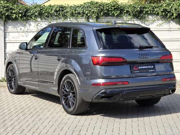 Audi Q7 3,0 50TDi S-line TZ ČR 1.maj T