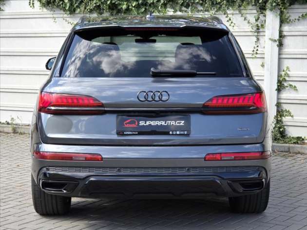 Audi Q7 3,0 50TDi S-line TZ ČR 1.maj T