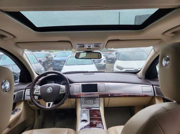 Jaguar XF 3.0-PRAV. SERVIS-VIP KLIENT