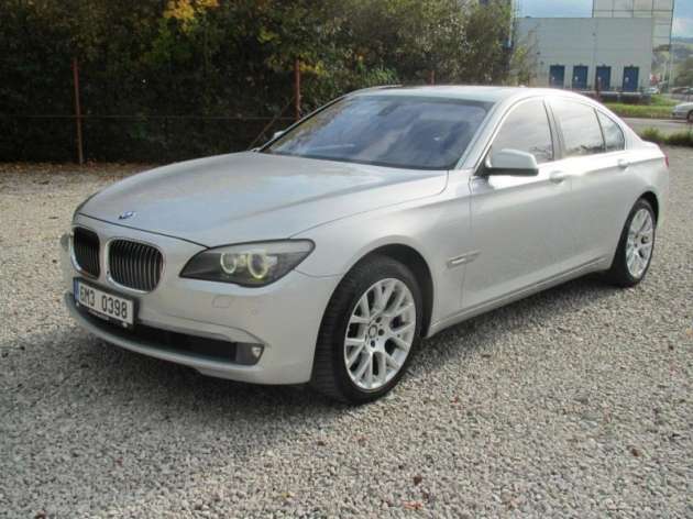 BMW Řada 7 740 i