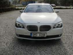 BMW Řada 7 740 i