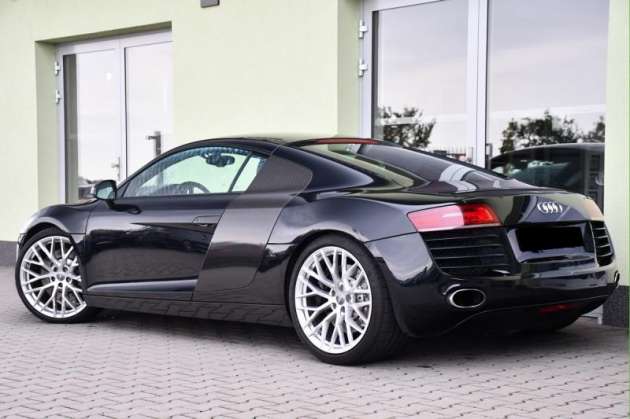 Audi R8 4.2FSI V8 QUATTRO REZERVACE