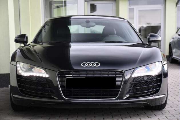 Audi R8 4.2FSI V8 QUATTRO REZERVACE