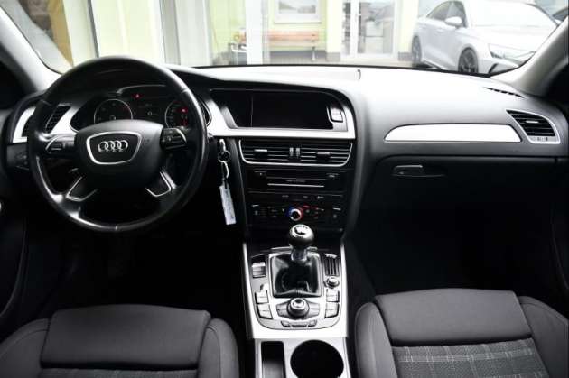Audi A4 2.0TDi TAŽNÉ 2XKLÍČ P.SENZORY