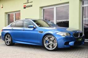 BMW M5 4.4 V8 NVISION HUD TOP STAV ČR