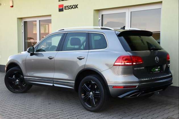 Volkswagen Touareg 3.0TDi V6 R-LINE 4M ACC TAŽNÉ