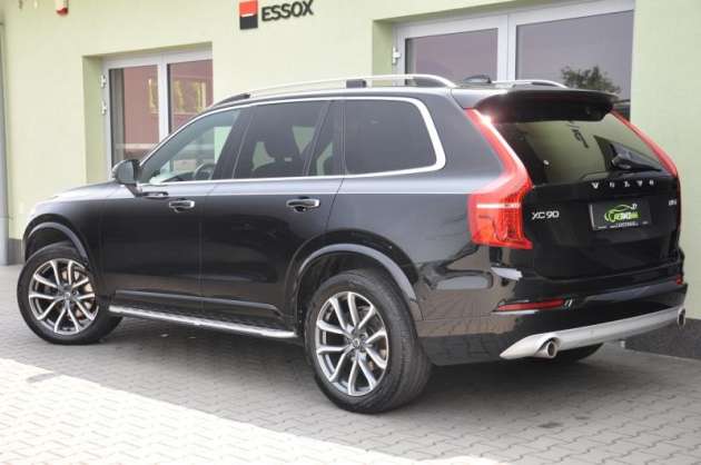 Volvo XC90 D5 AWD MOMENTUM ČR