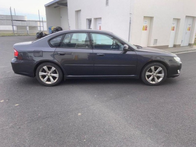 Subaru Legacy 2,0   Subaru Legacy