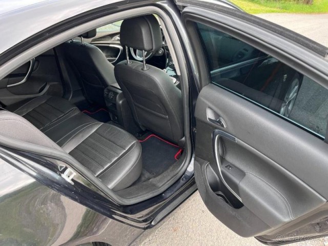 Opel Insignia 2,8   T 4x4 LPG R.V.2010