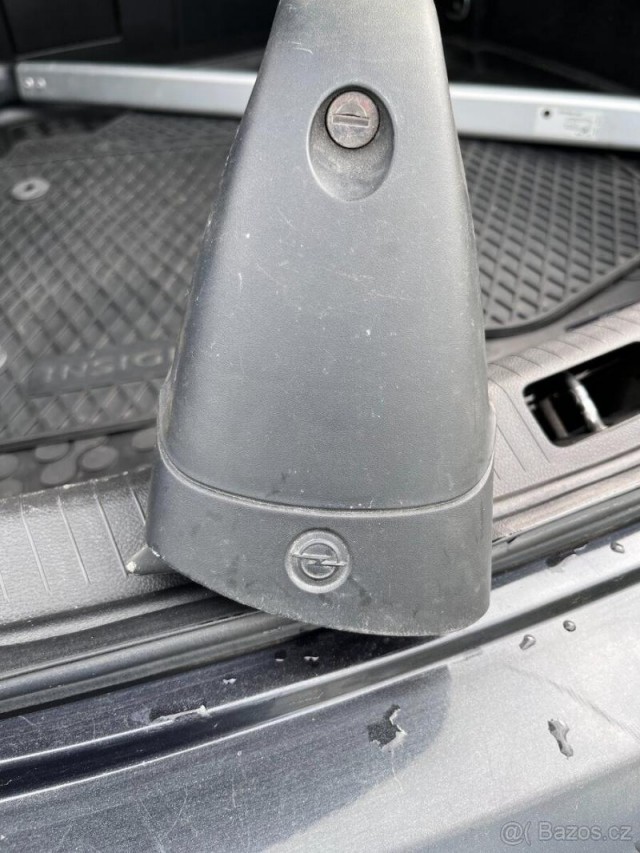 Opel Insignia 2,8   T 4x4 LPG R.V.2010