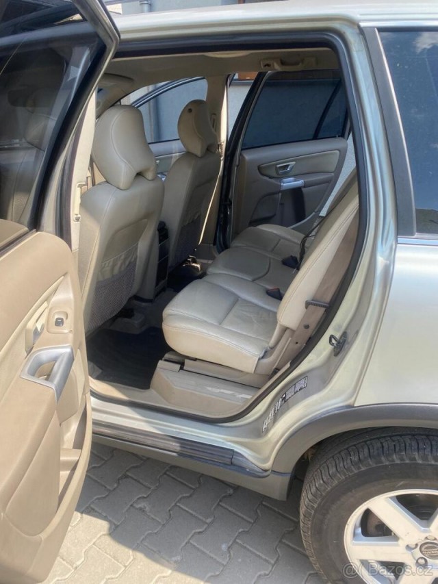 Volvo XC90 2,4   D5 AWD 120 kW 4x4 + zimn
