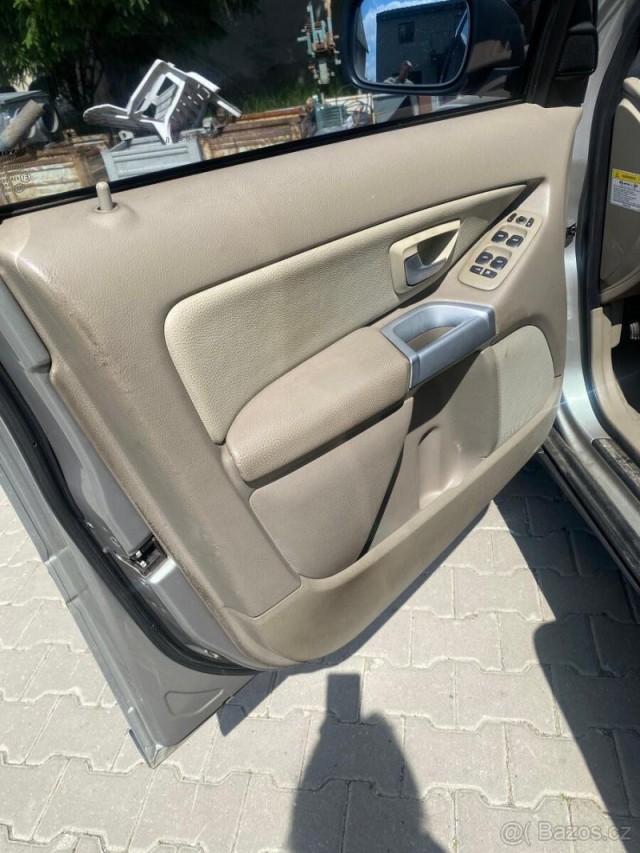Volvo XC90 2,4   D5 AWD 120 kW 4x4 + zimn