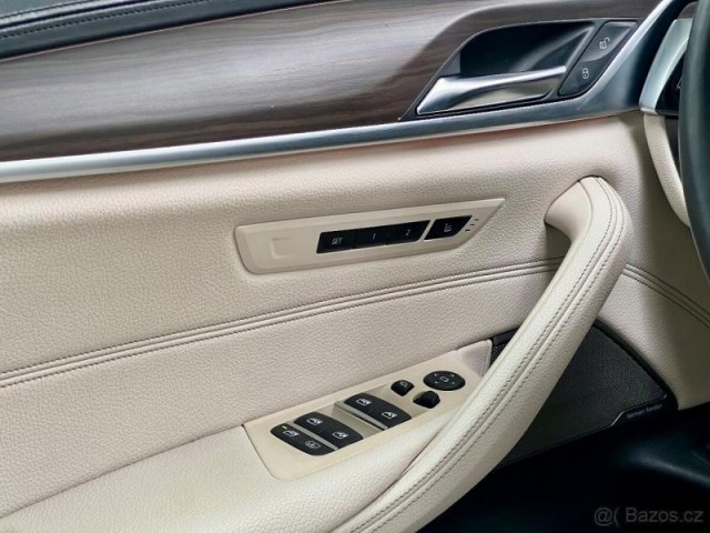 BMW Řada 5 4,4   550i 2017 M / xDrive 4x4