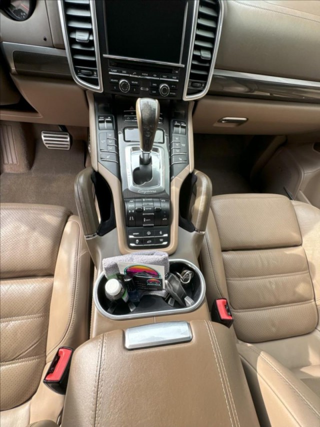 Porsche Cayenne 4,8   Turbo V8 580ps