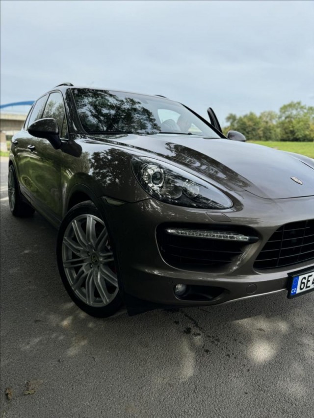 Porsche Cayenne 4,8   Turbo V8 580ps