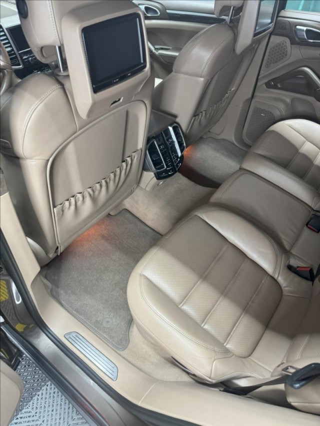 Porsche Cayenne 4,8   Turbo V8 580ps