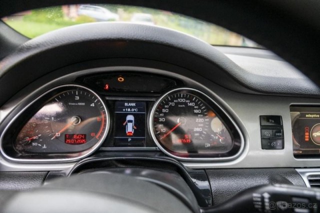 Audi Q7 3,0   tdi S line.