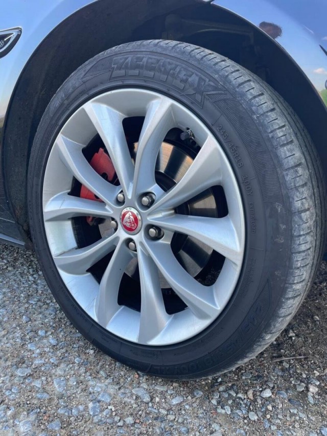 Jaguar XF 2,0   d AWD R-SPORT