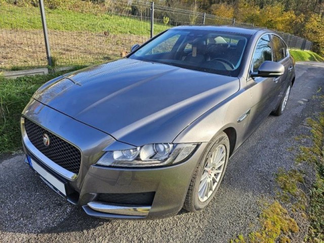 Jaguar XF 2,0   120 kW, výbava Prestige,
