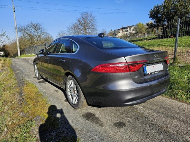 Jaguar XF 2,0   120 kW, výbava Prestige,